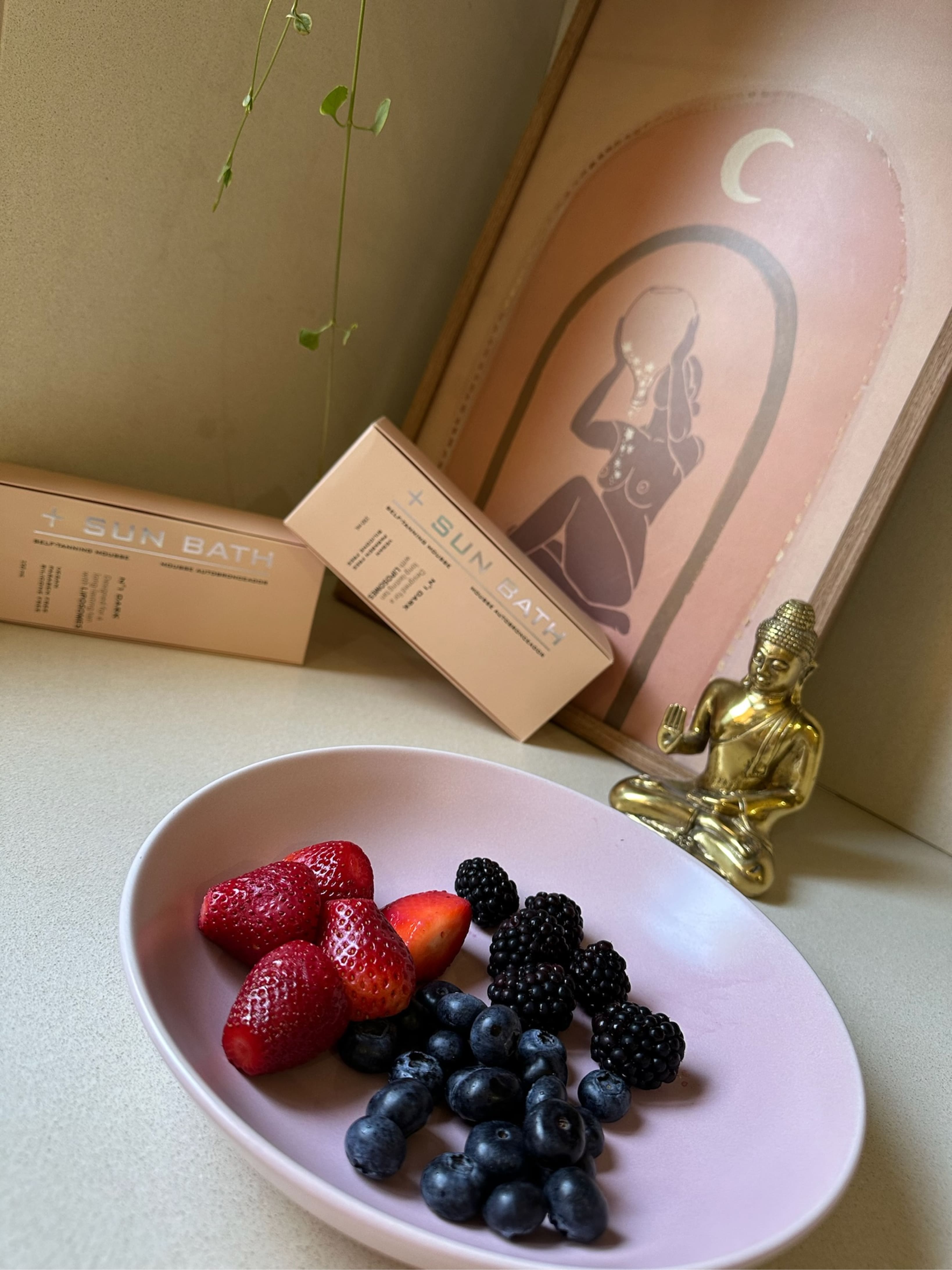 LET'S DEVELOP THE HABIT OF HYDRATING OUR BODY'S SKIN EVERY DAY WITH MOISTURIZING CREAMS OR OILS